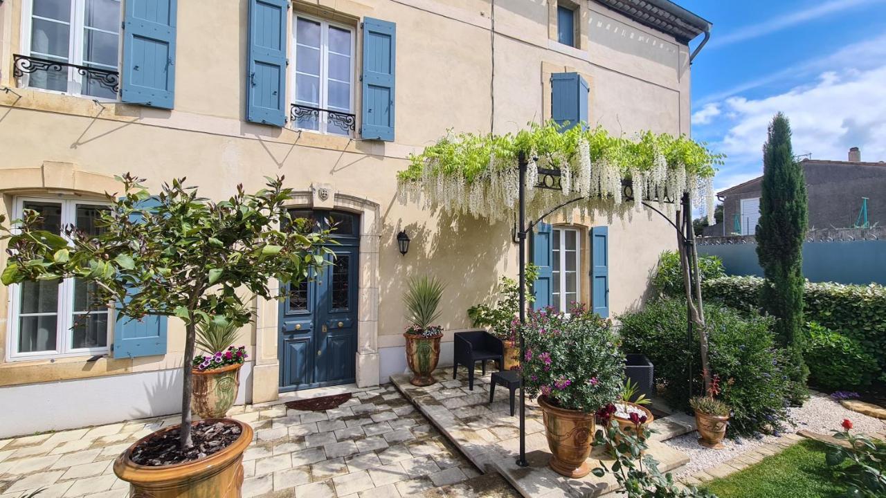 La Glycine Blanche Hotel Pomas Exterior photo
