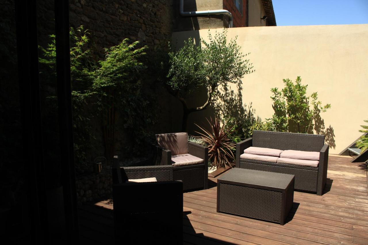 La Glycine Blanche Hotel Pomas Exterior photo